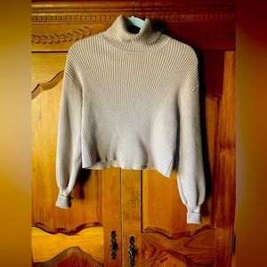 Short waisted cozy sweater